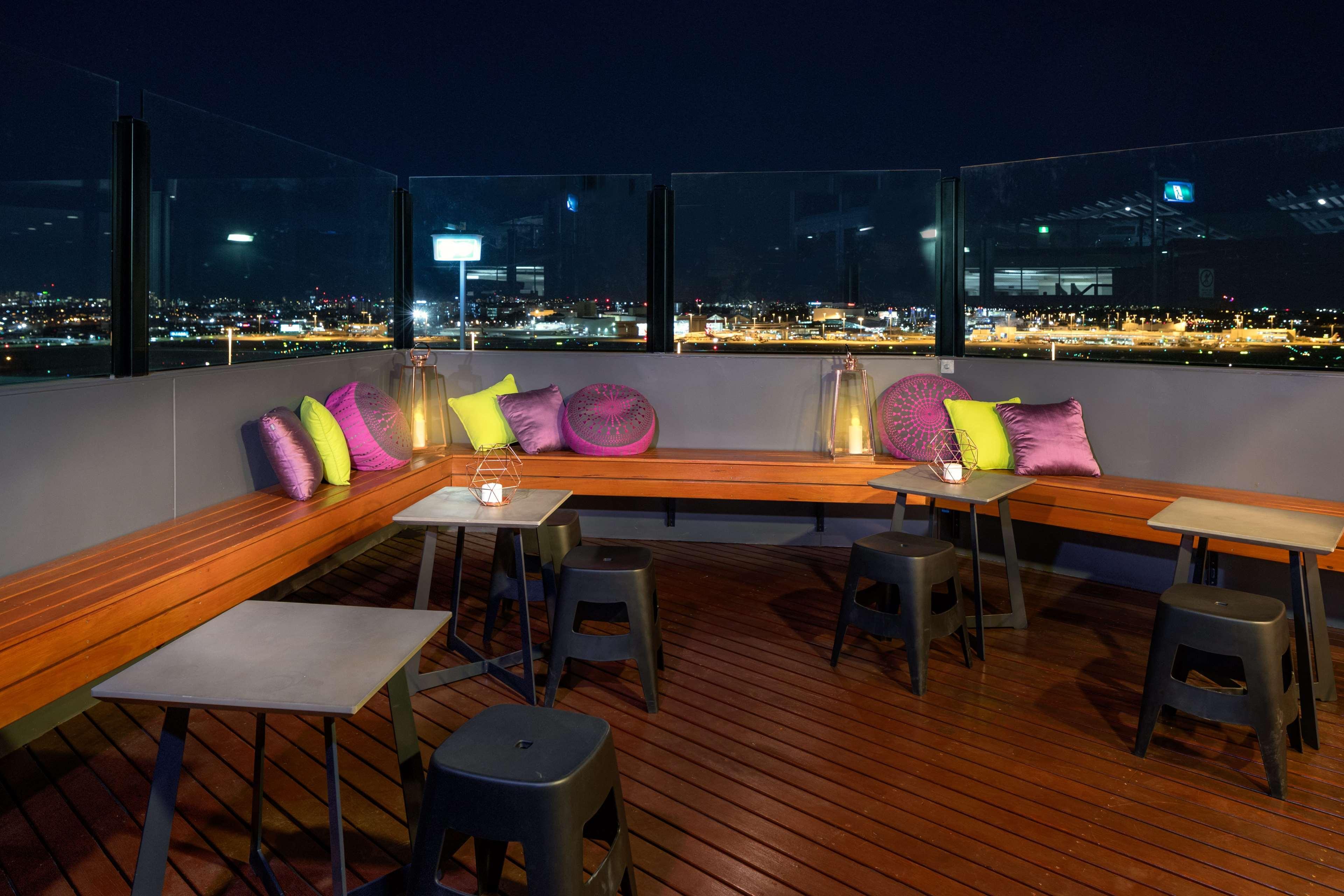 Rydges Sydney Airport Hotel Eksteriør billede The Sky Deck at the Perth International Airport