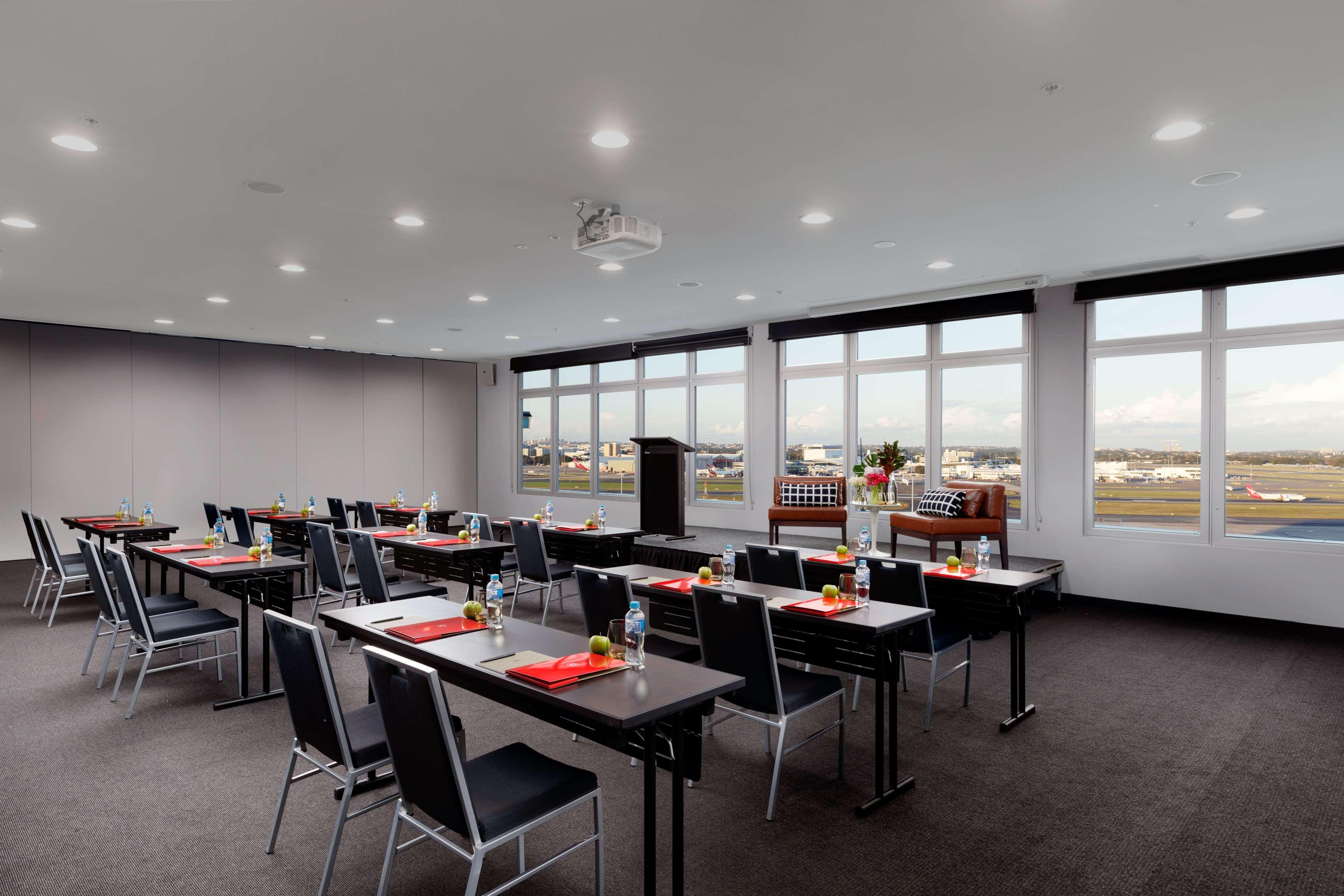 Rydges Sydney Airport Hotel Eksteriør billede Meeting room at the hotel