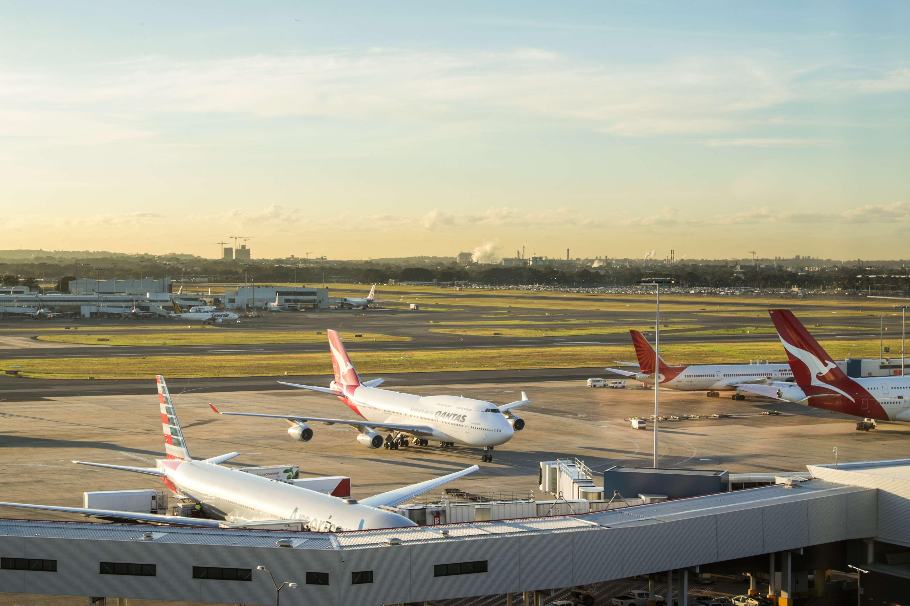 Rydges Sydney Airport Hotel Eksteriør billede The airport in 2018